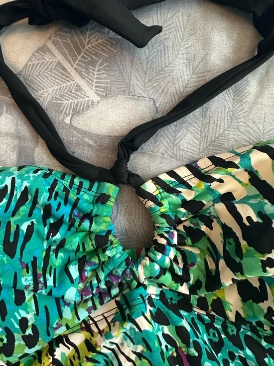 EUC Dana Buchman Black Swim Top with Green and Turquoise Leopard Accents Sz 14 - Picture 4 of 10